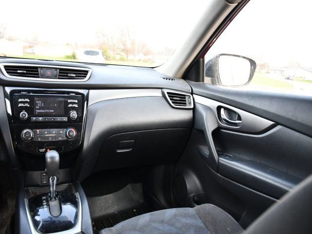 Used 2015 Nissan Rogue S image 14