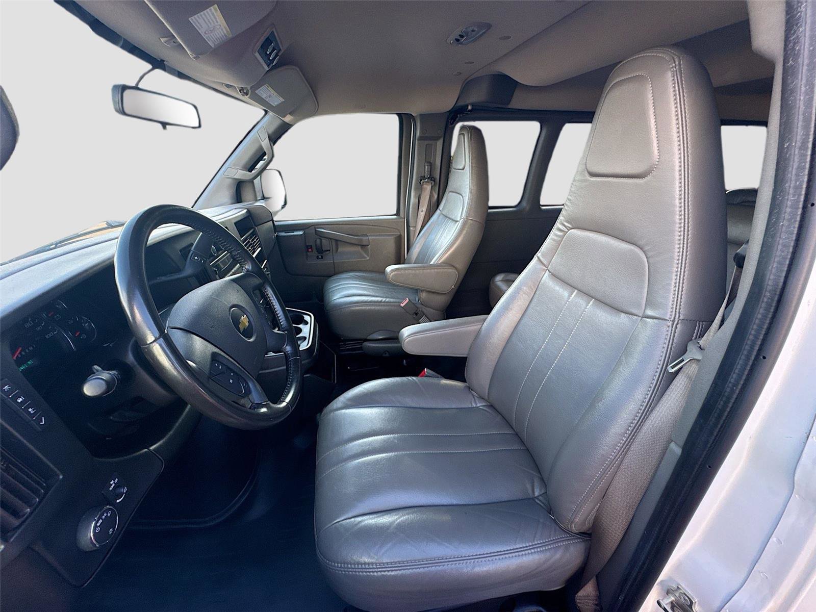 Used 2022 Chevrolet Express 3500 LS image 2