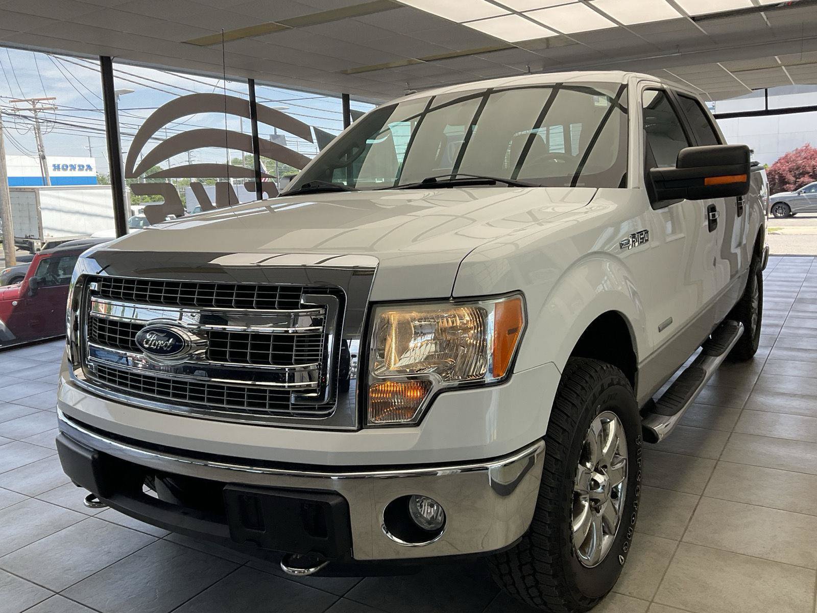 Used 2013 Ford F150 XLT w/ Luxury Equipment Group AWD/4WD image 3