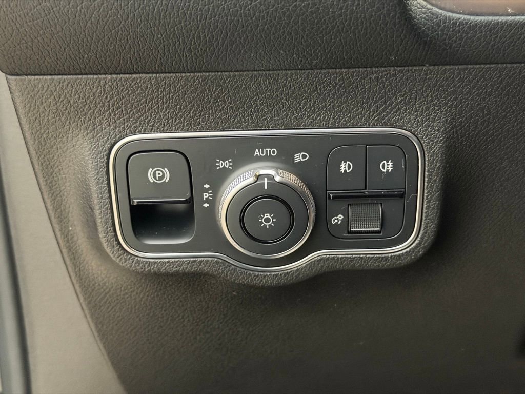 Used 2021 Mercedes-Benz GLB 250 4MATIC image 24