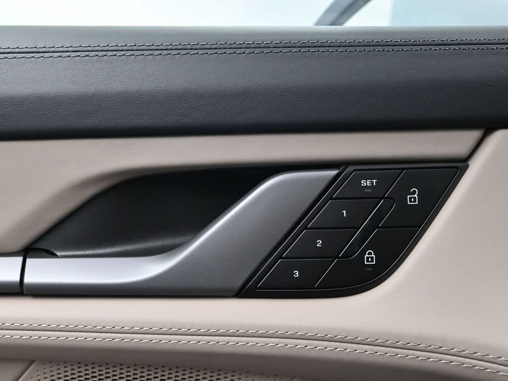 New 2026 Porsche Taycan 4S AWD/4WD image 18