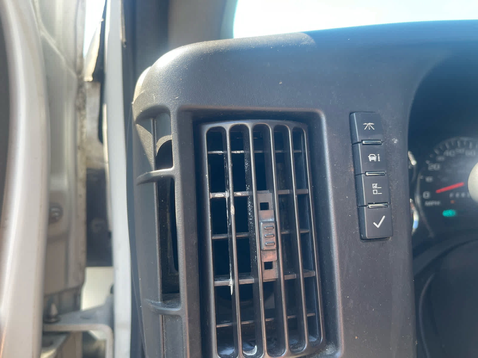 Used 2019 GMC Savana 3500 RWD image 16
