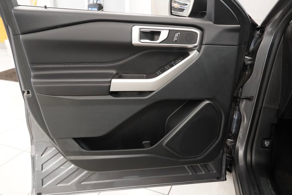 Used 2023 Ford Explorer XLT AWD/4WD image 16