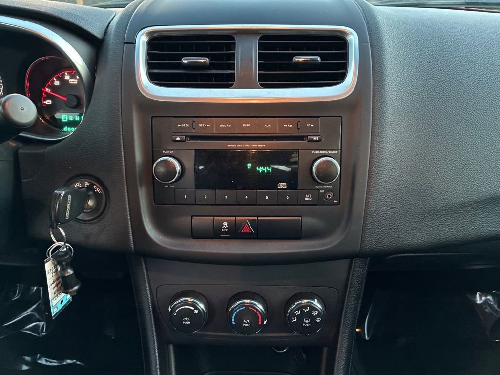 Used 2013 Dodge Avenger SE image 19