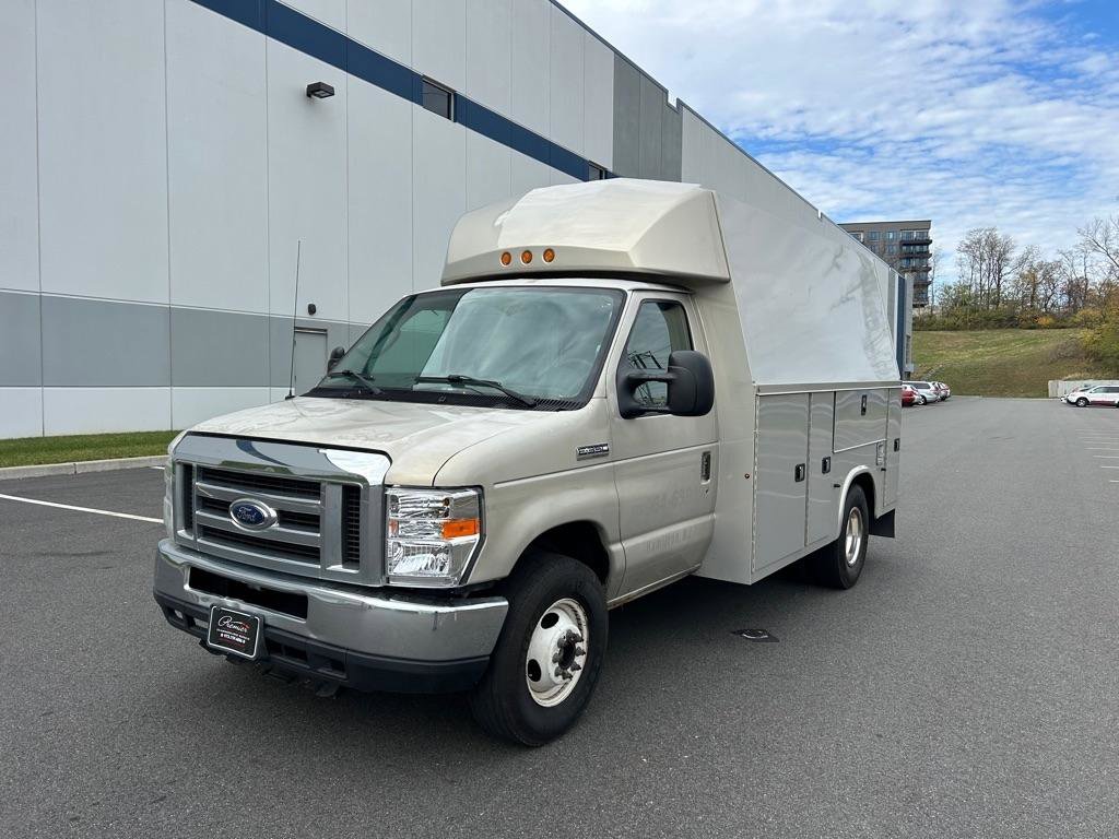 Used 2017 Ford E-350 and Econoline 350 Super Duty w/ Power Windows & Locks Group RWD image 6