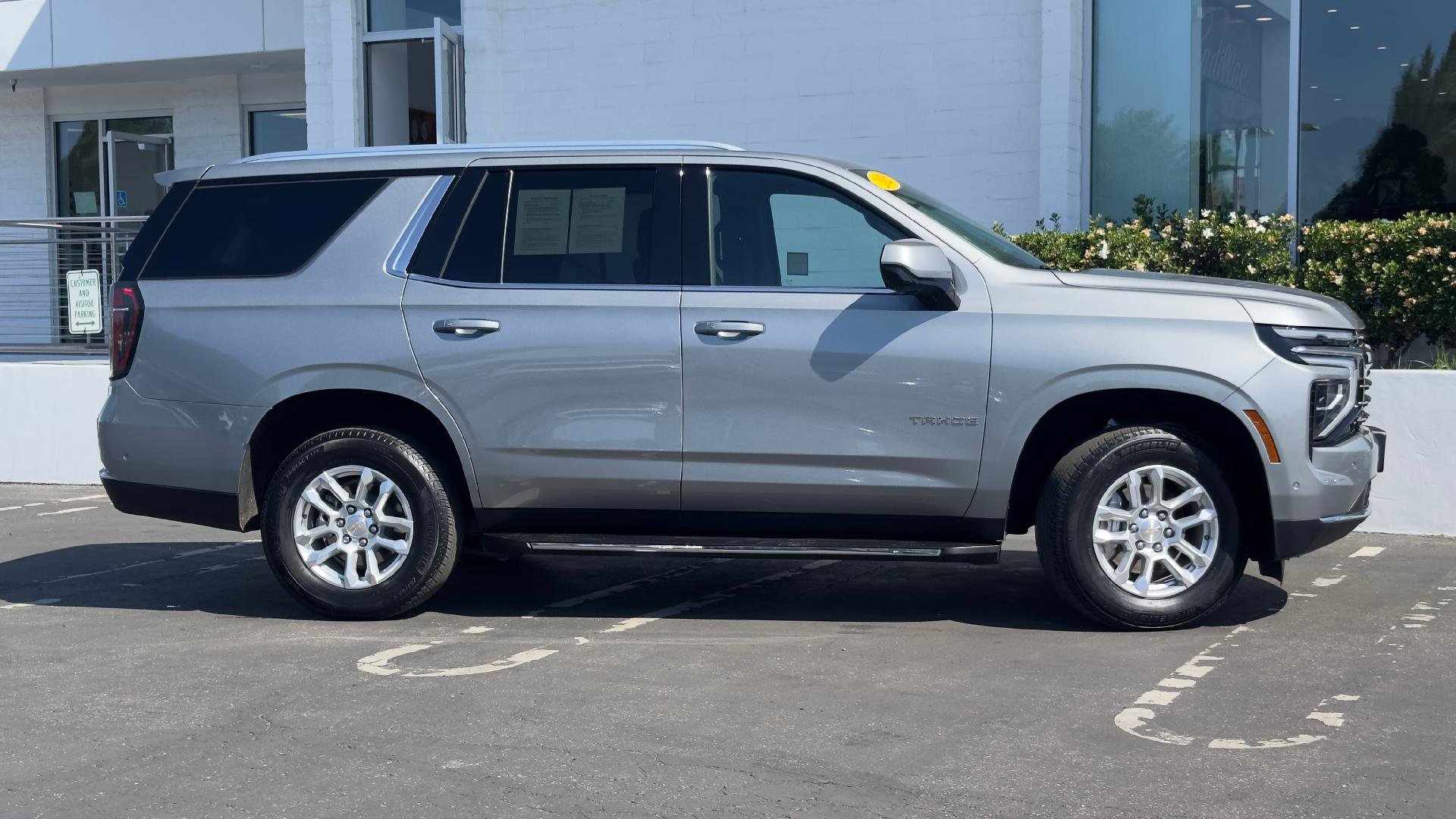 Used 2025 Chevrolet Tahoe LT AWD/4WD image 3