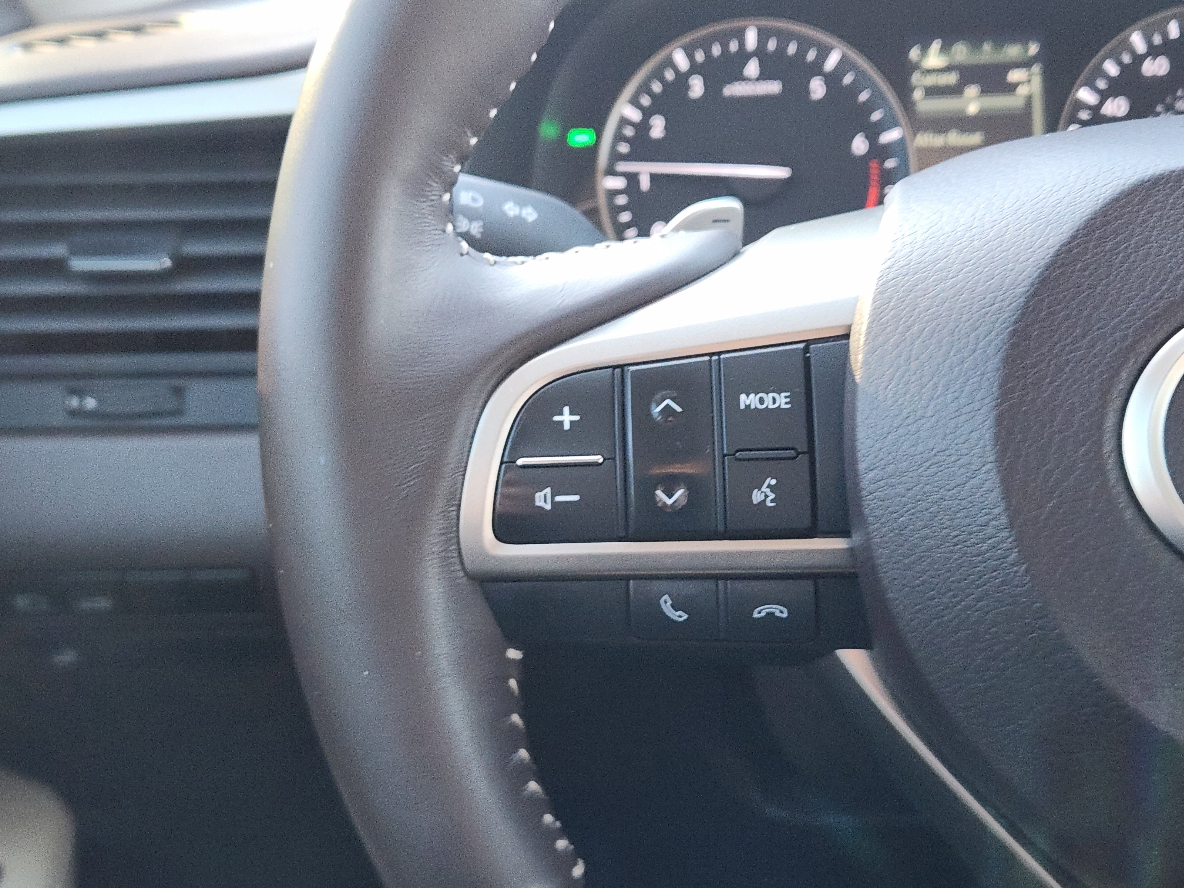 Used 2020 Lexus RX 350L FWD w/ Premium Package image 38