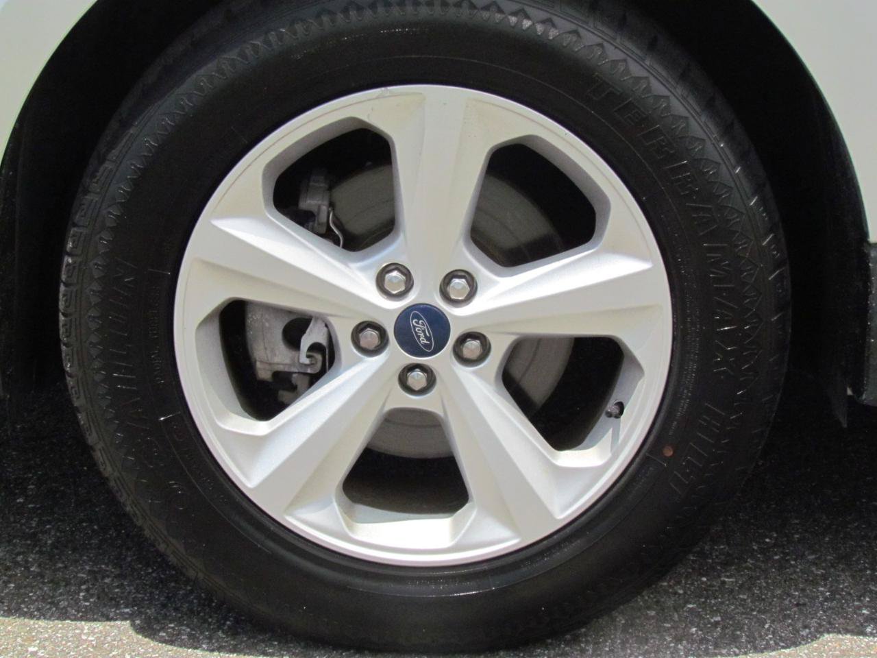 Used 2018 Ford Edge SE FWD image 15