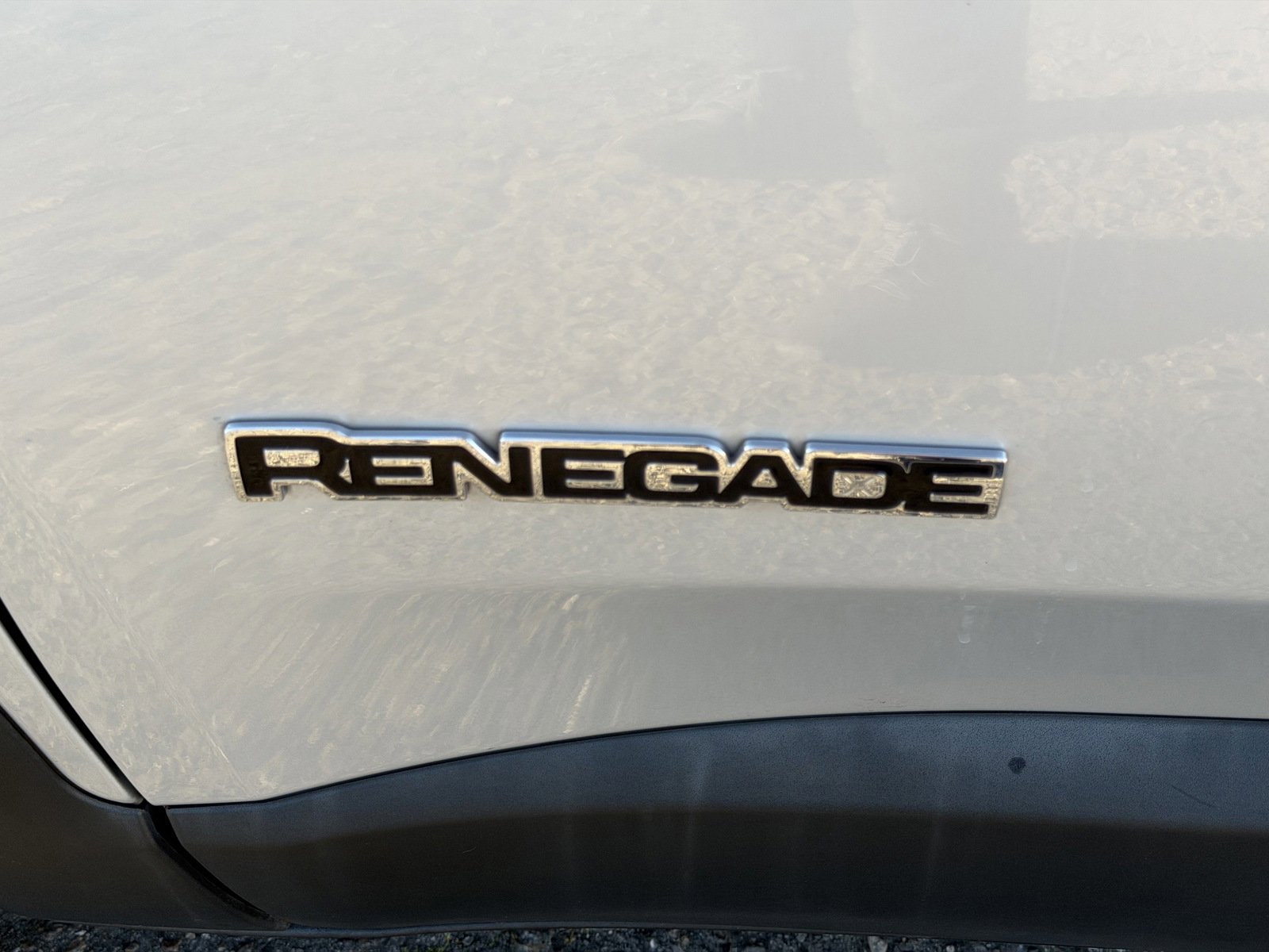 Used 2016 Jeep Renegade Limited image 22