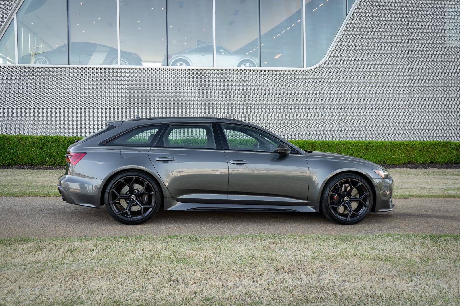 Certified 2024 Audi RS 6 performance AWD/4WD image 21