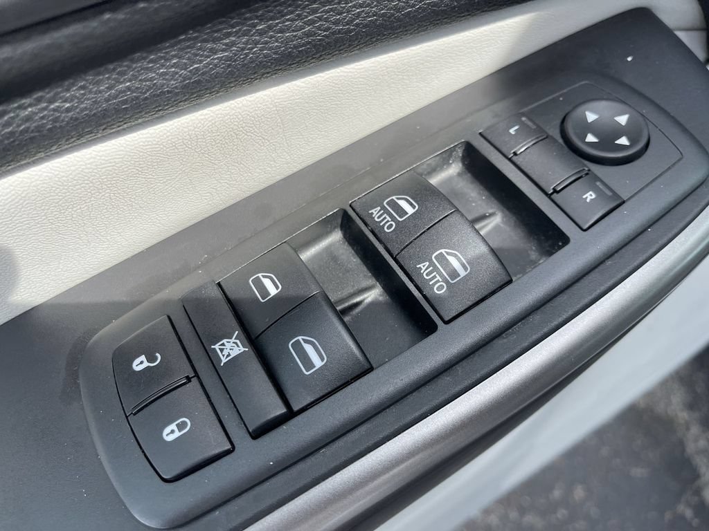 Used 2020 Jeep Cherokee Limited w/ Technology Group AWD/4WD image 13