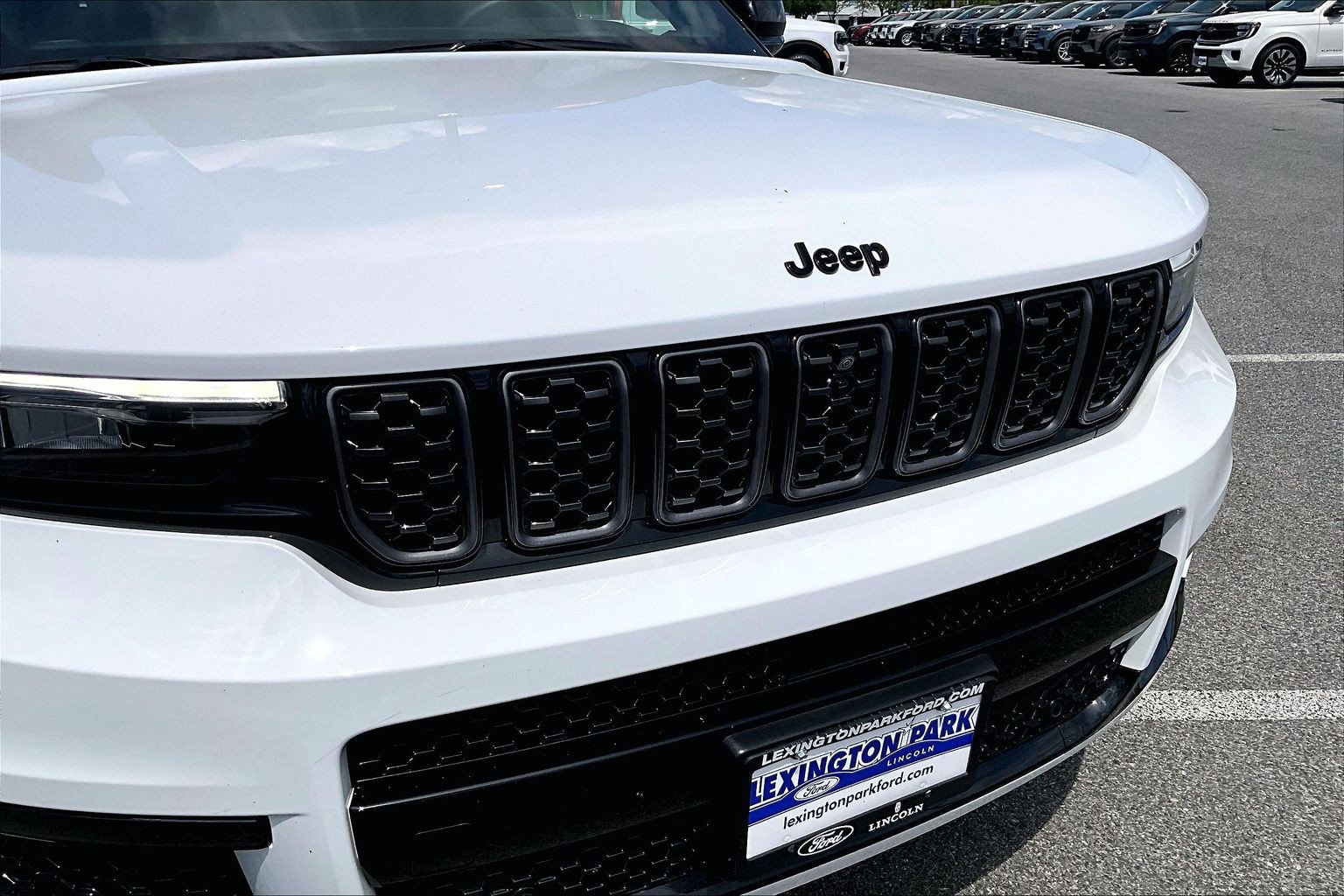 Used 2023 Jeep Grand Cherokee L Summit AWD/4WD image 34