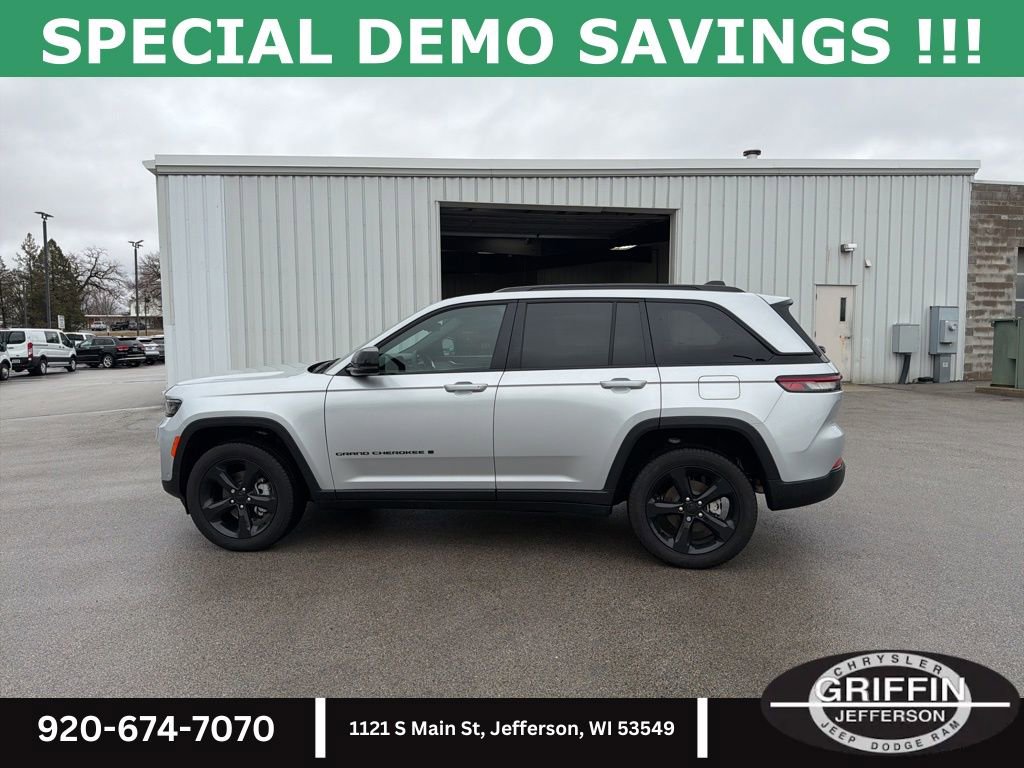 New 2025 Jeep Grand Cherokee Limited w/ Luxury Tech Group II image 10