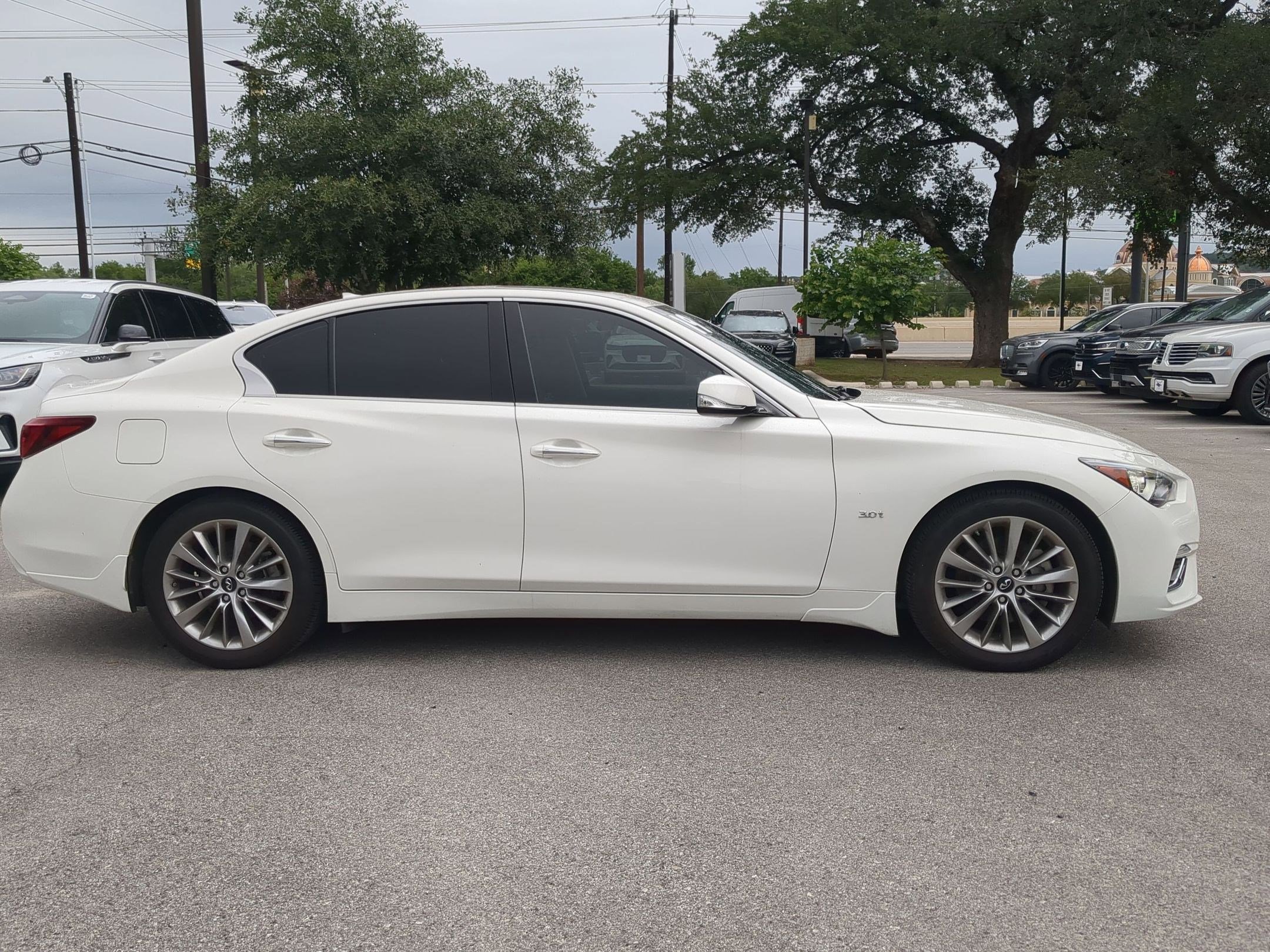 Used 2019 INFINITI Q50 Luxe w/ Essential Package (3.0T Luxe) RWD image 2