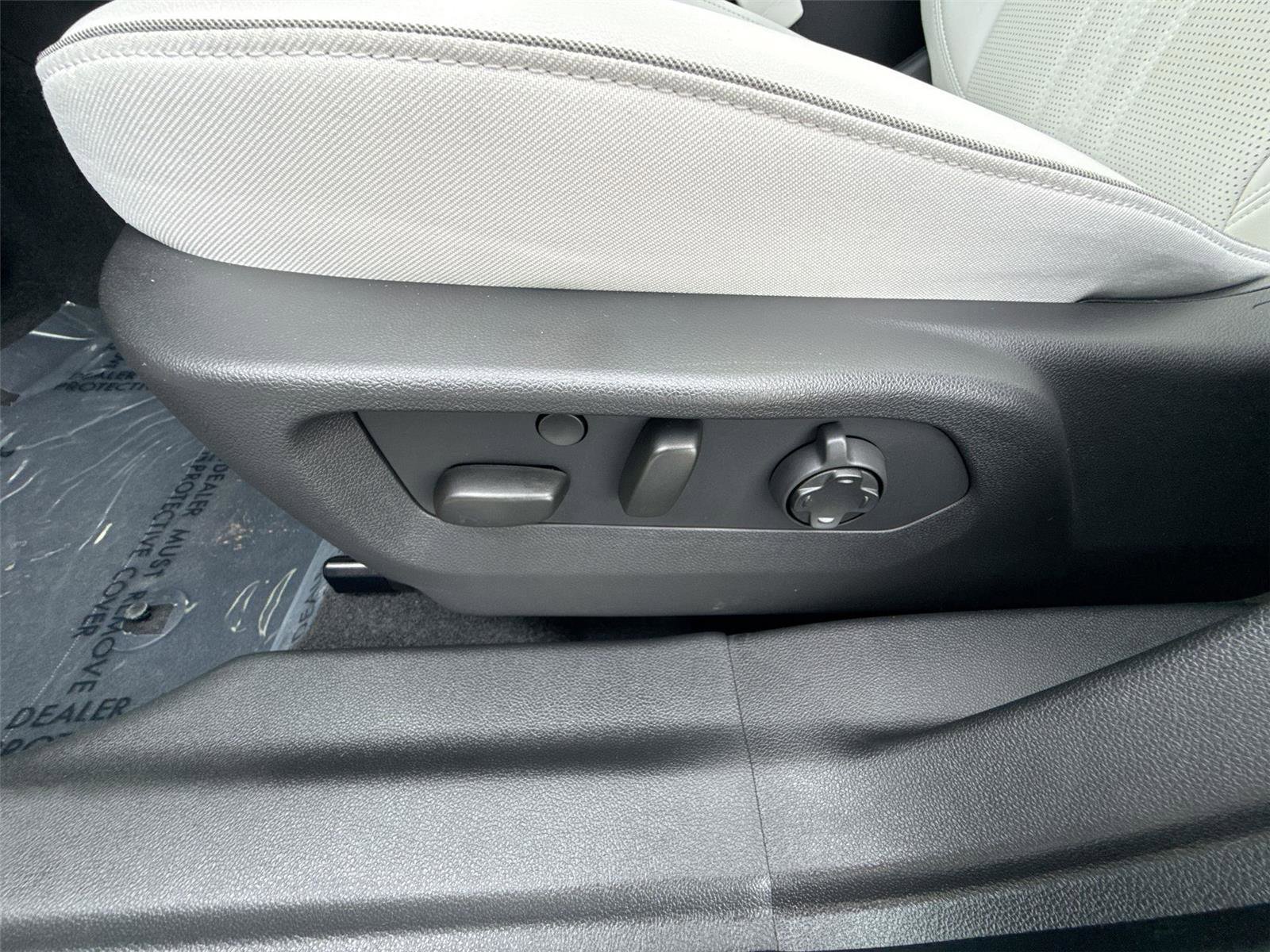 Used 2024 Buick Envision Avenir image 14