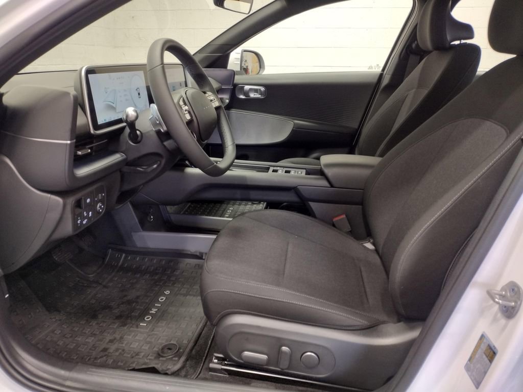 Used 2025 Hyundai Ioniq 6 SE AWD/4WD image 21