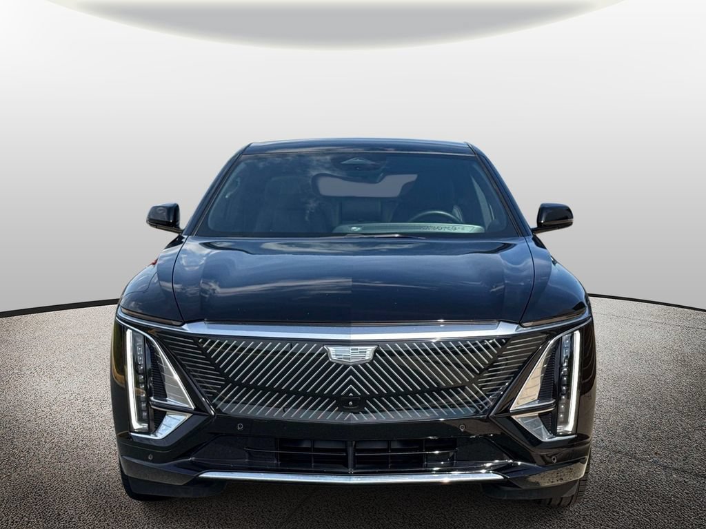 Used 2025 Cadillac Lyriq Luxury w/ LPO, Floor Liner Package AWD/4WD image 5