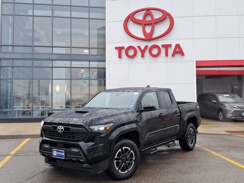 Used 2025 Toyota Tacoma TRD Sport image 1