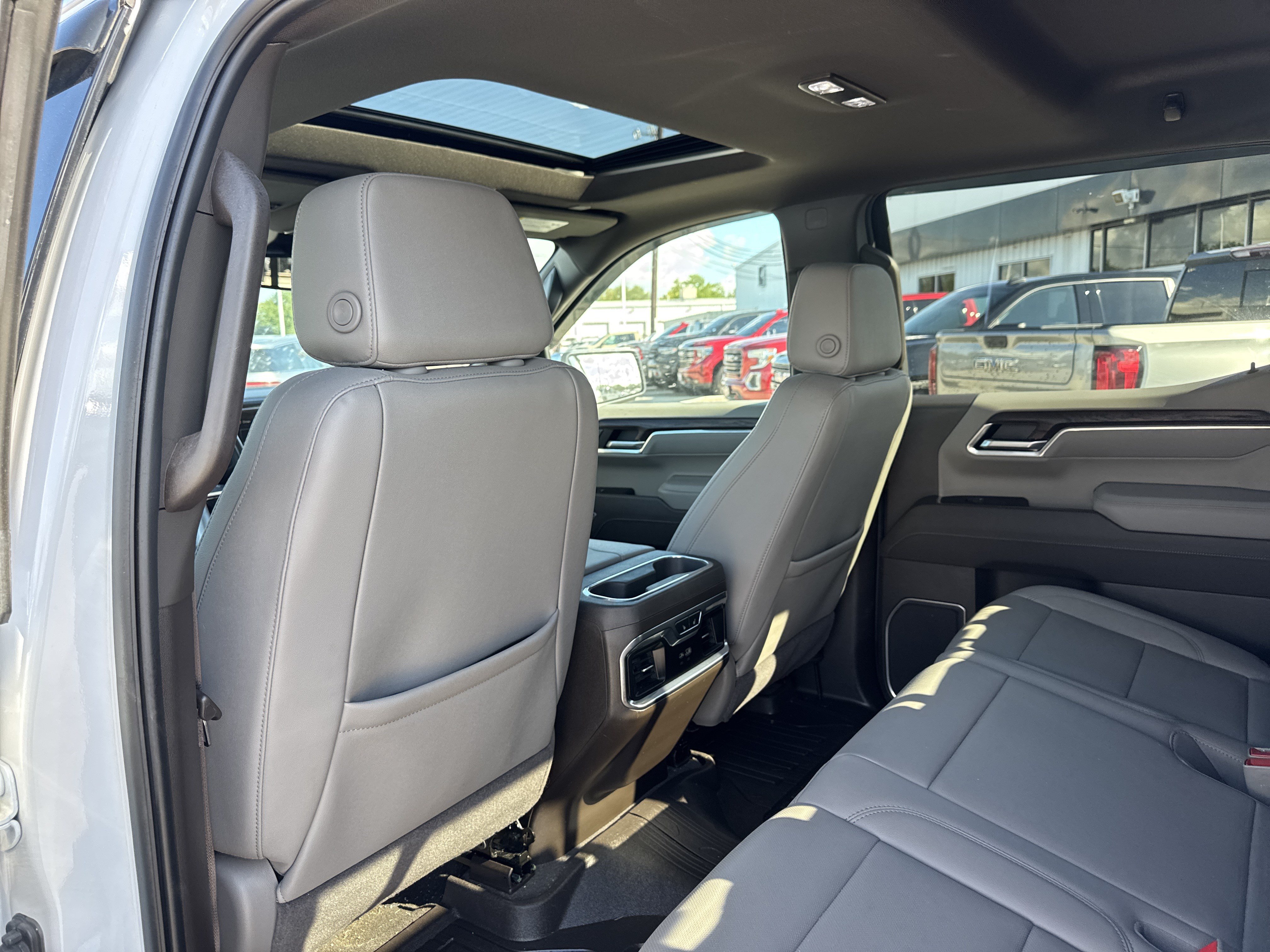 Used 2025 GMC Sierra 1500 SLT w/ SLT Premium Plus Package AWD/4WD image 9