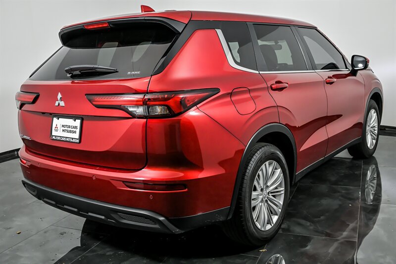 Used 2024 Mitsubishi Outlander ES AWD/4WD image 9