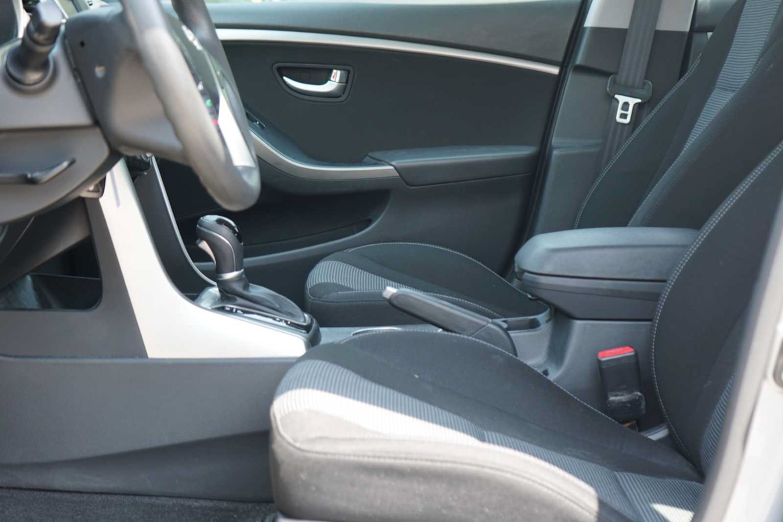 Used 2016 Hyundai Elantra GT FWD image 7