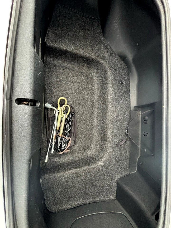 Used 2006 MAZDA MX-5 Miata Grand Touring w/ Premium Pkg image 18