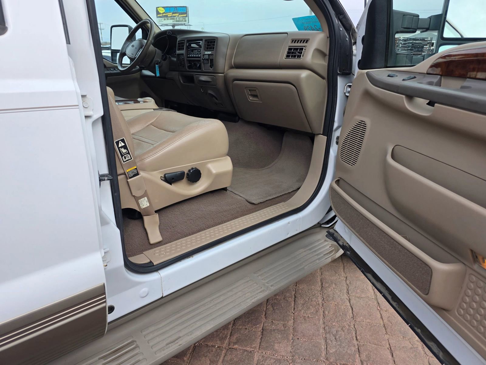 Used 2000 Ford Excursion Limited image 5