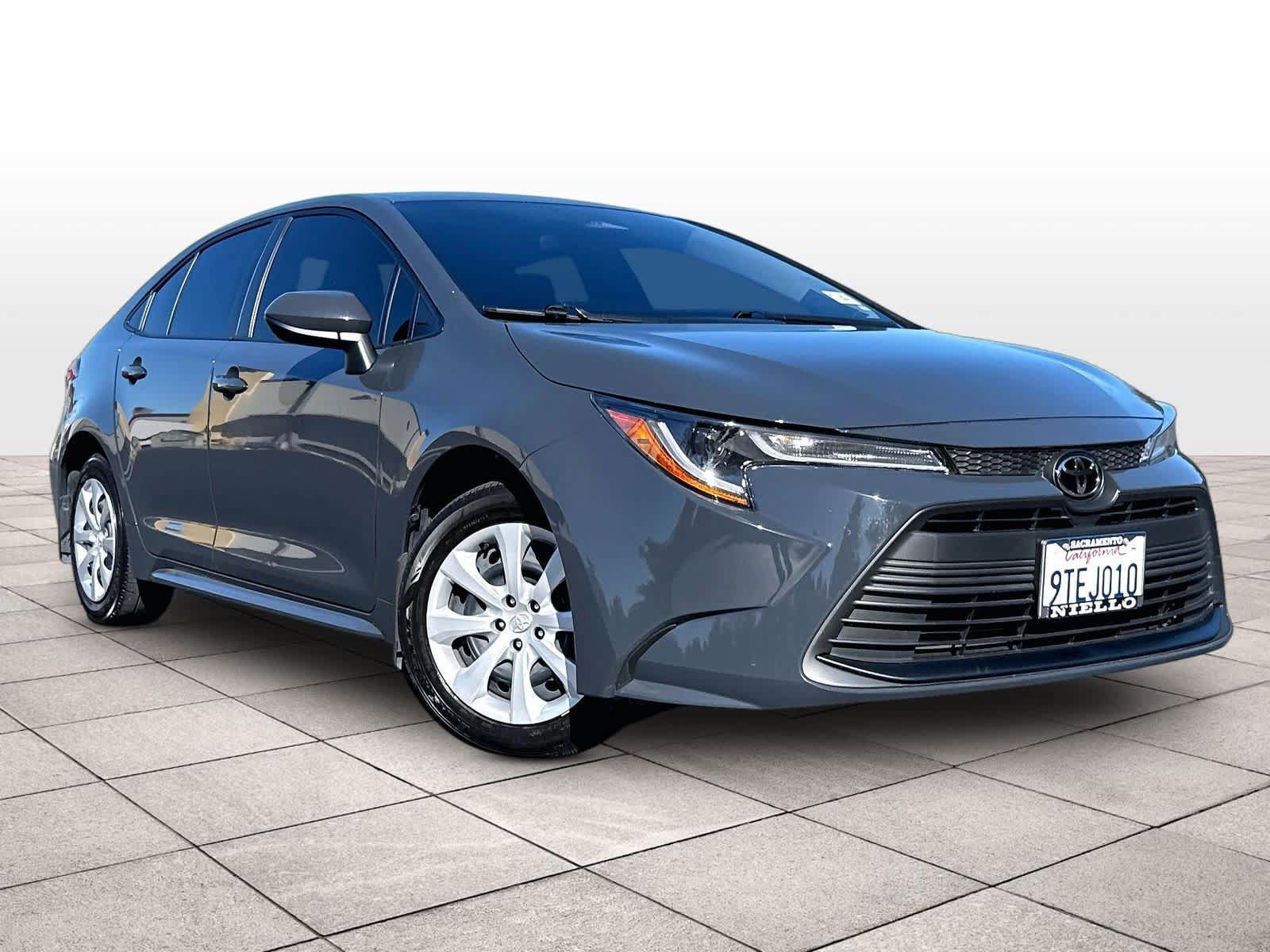 Used 2025 Toyota Corolla LE FWD image 2