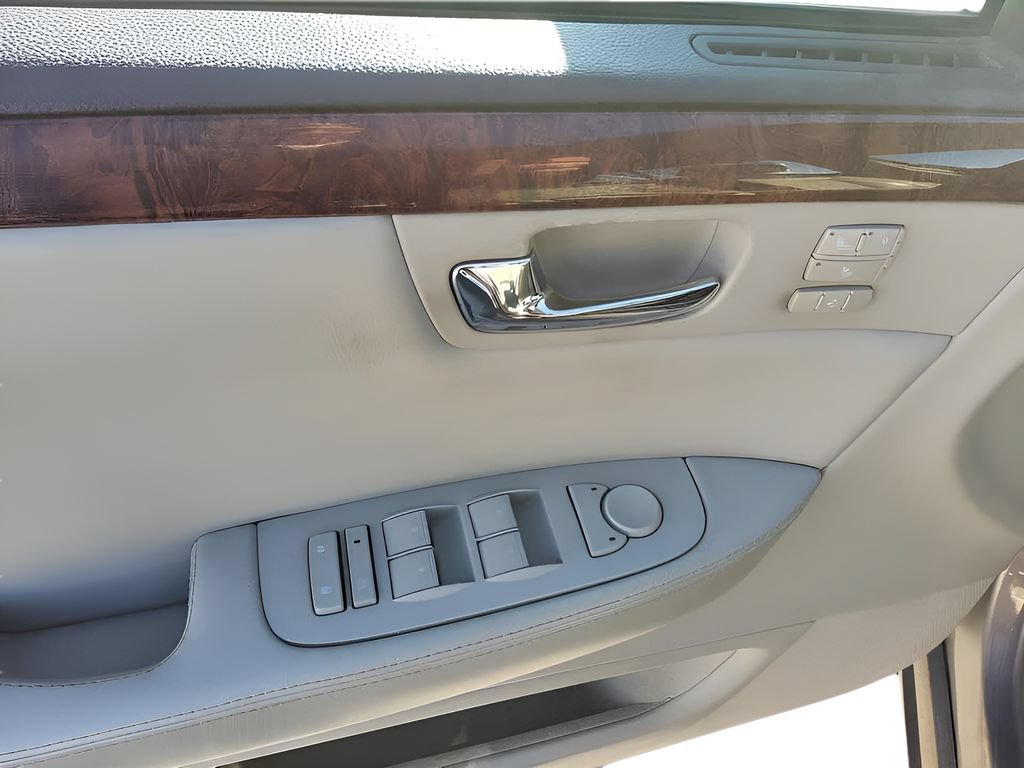 Used 2007 Cadillac DTS Luxury I w/ Sun And Sound Package FWD image 22