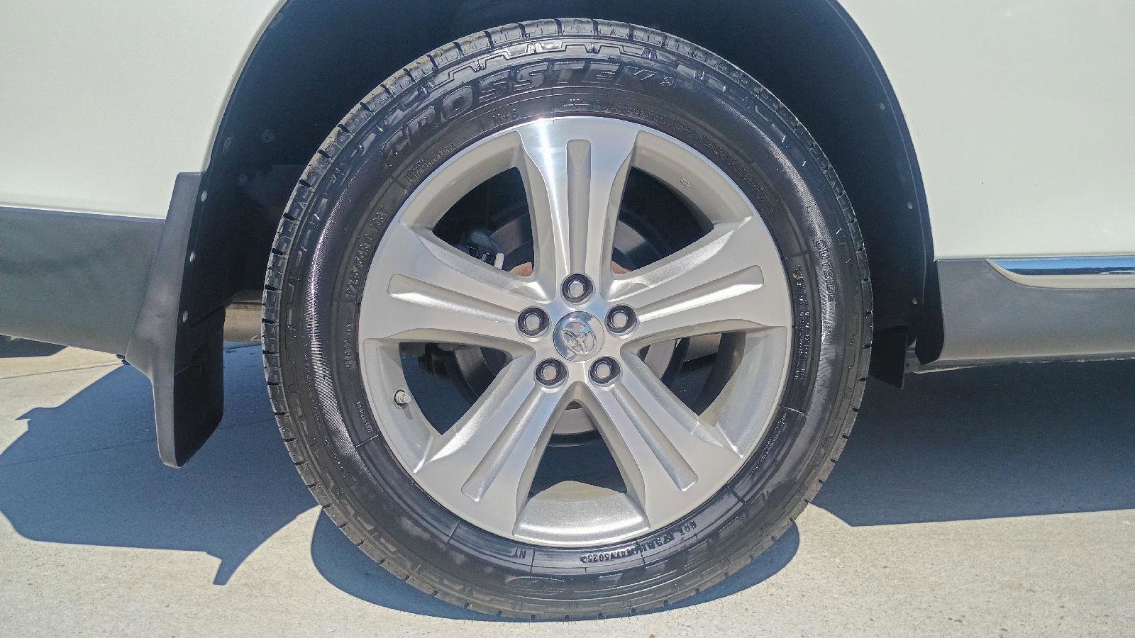 Used 2013 Toyota Highlander Limited image 26