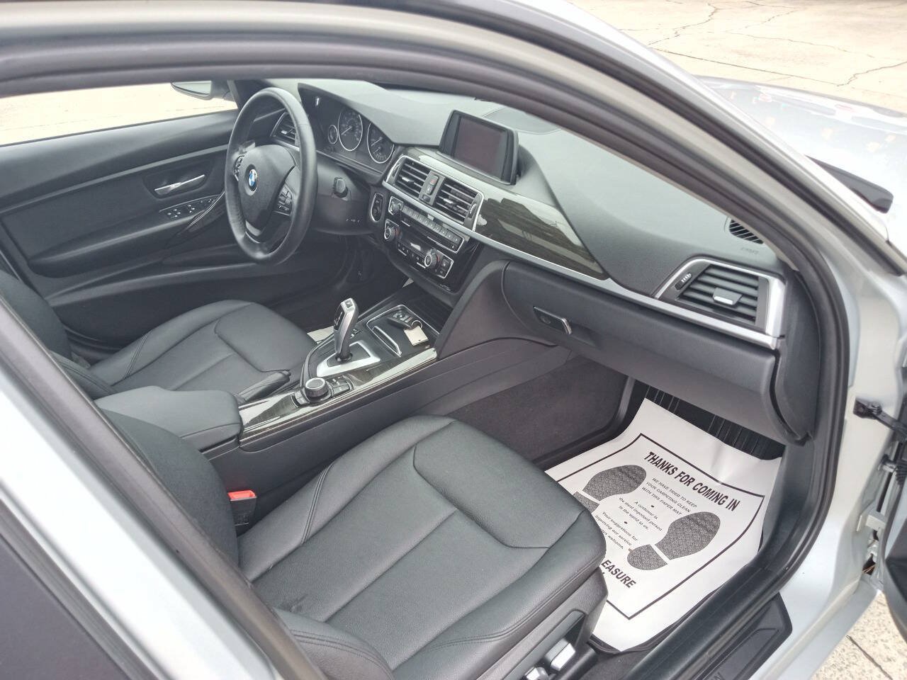 Used 2018 BMW 320i xDrive Sedan AWD/4WD image 11
