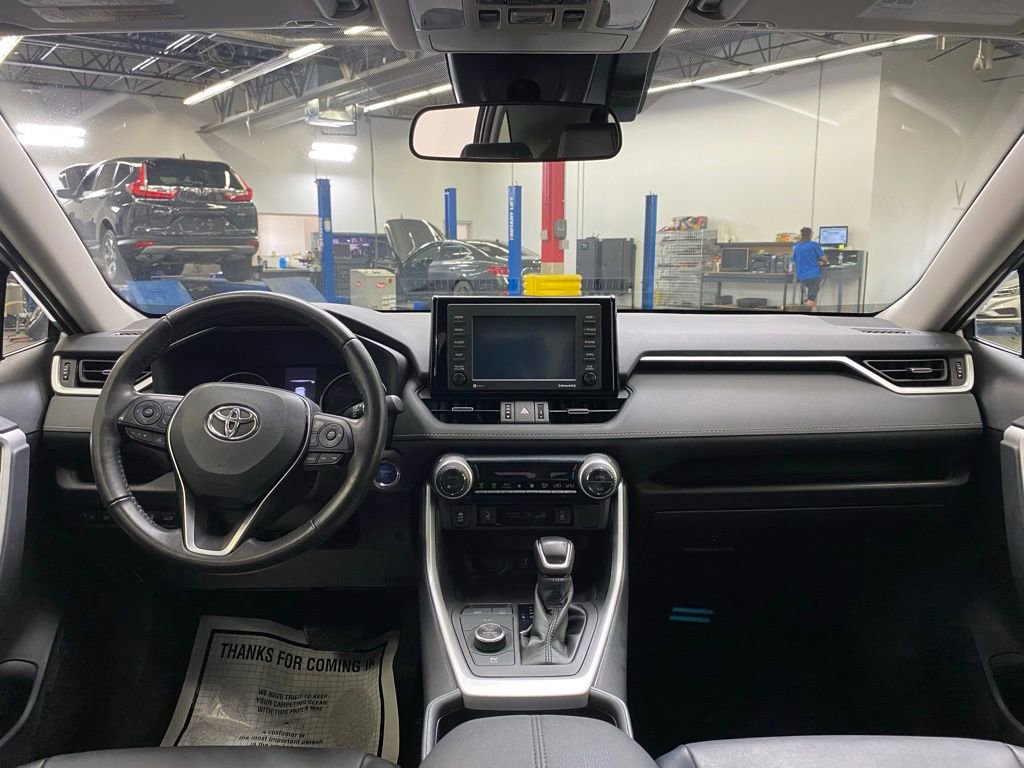 Used 2022 Toyota RAV4 XLE Premium image 24