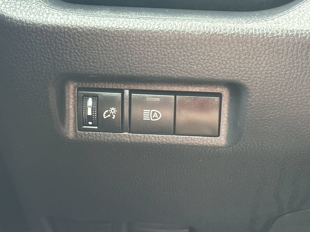 Used 2025 Toyota RAV4 XLE AWD/4WD image 31