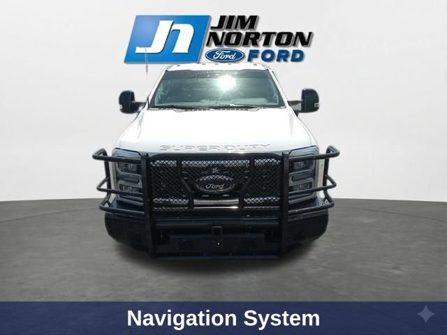 Used 2025 Ford F350 Lariat AWD/4WD image 3