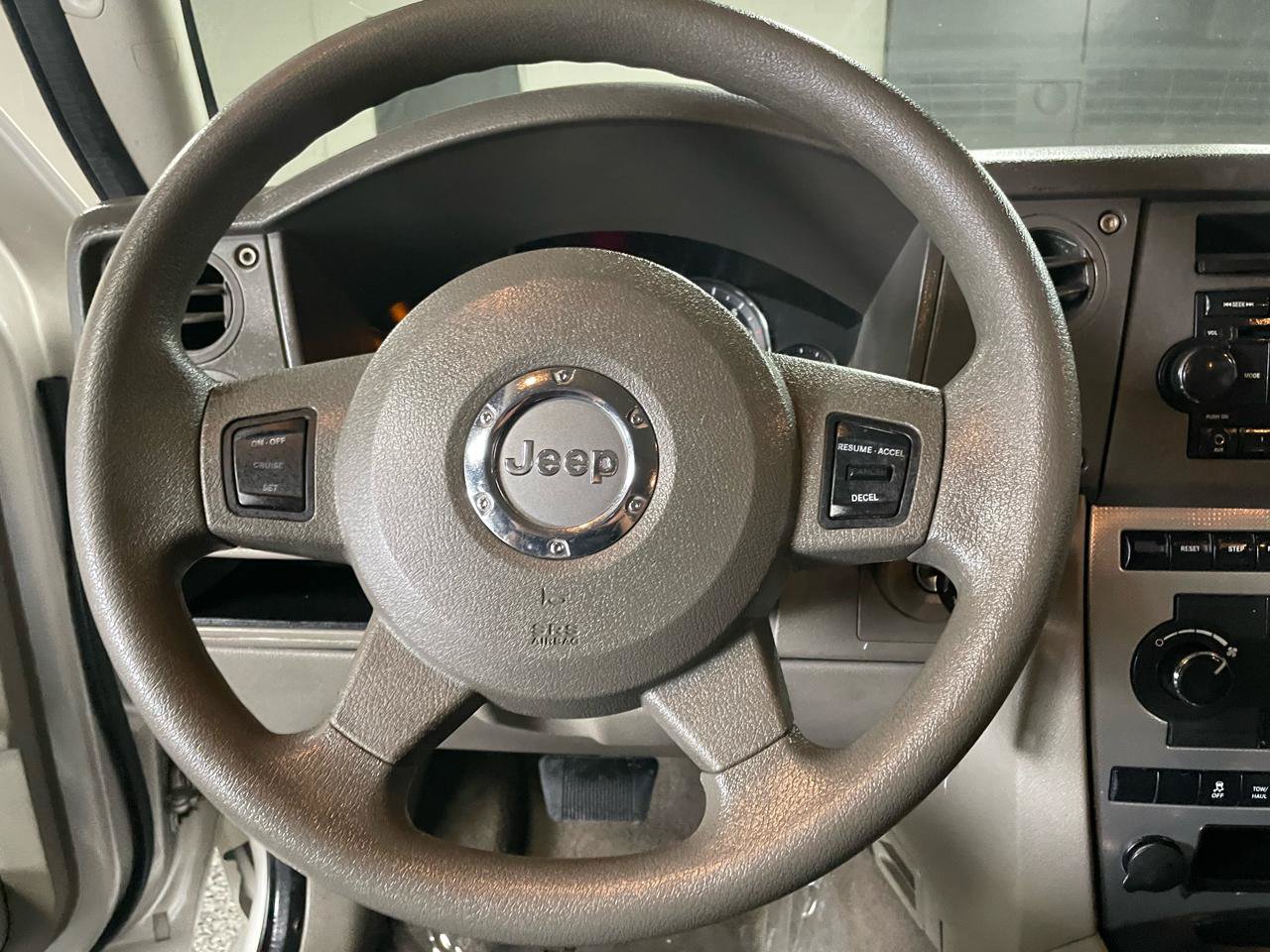 Used 2007 Jeep Commander Sport w/ Skid Plate Group AWD/4WD image 23