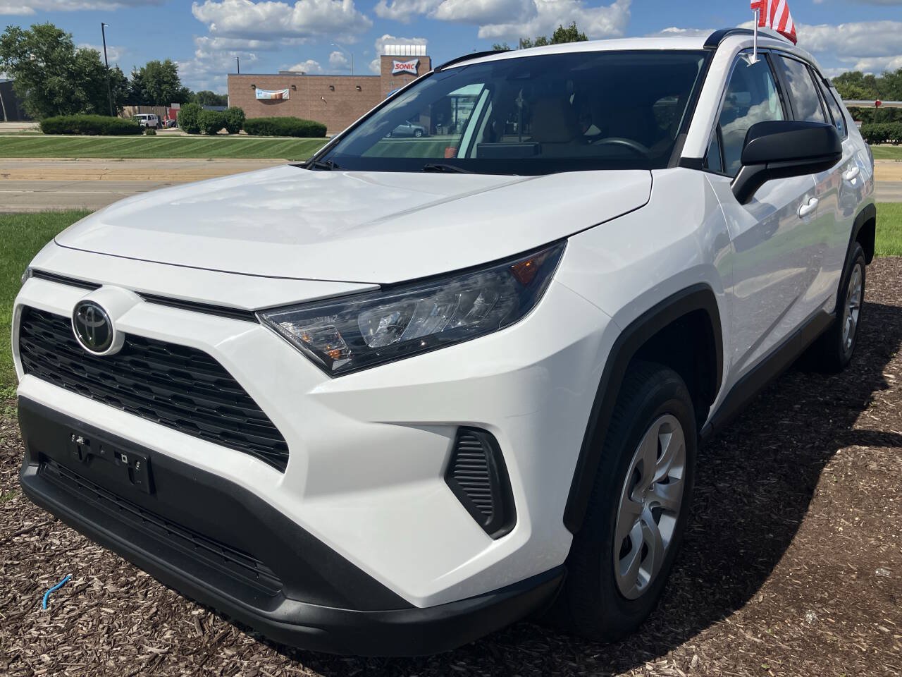 Used 2021 Toyota RAV4 LE FWD image 8