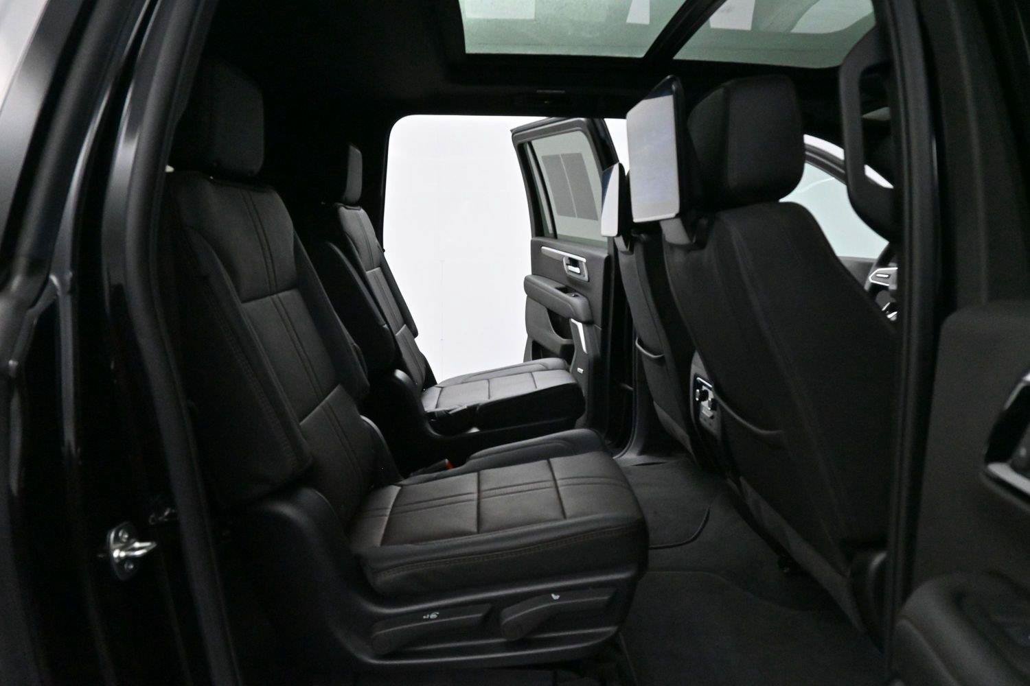 Used 2025 Chevrolet Suburban High Country AWD/4WD image 39