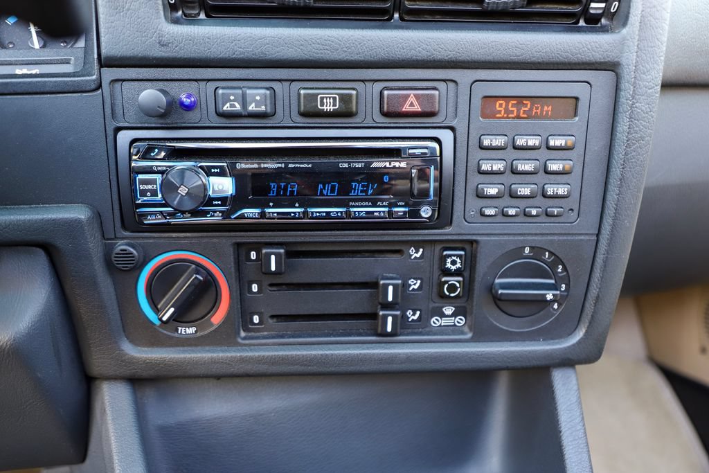 Used 1992 BMW 325i Convertible RWD image 21