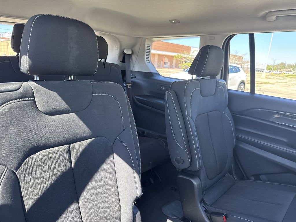 Used 2023 Jeep Grand Cherokee L Laredo w/ Luxury Tech Group I image 33