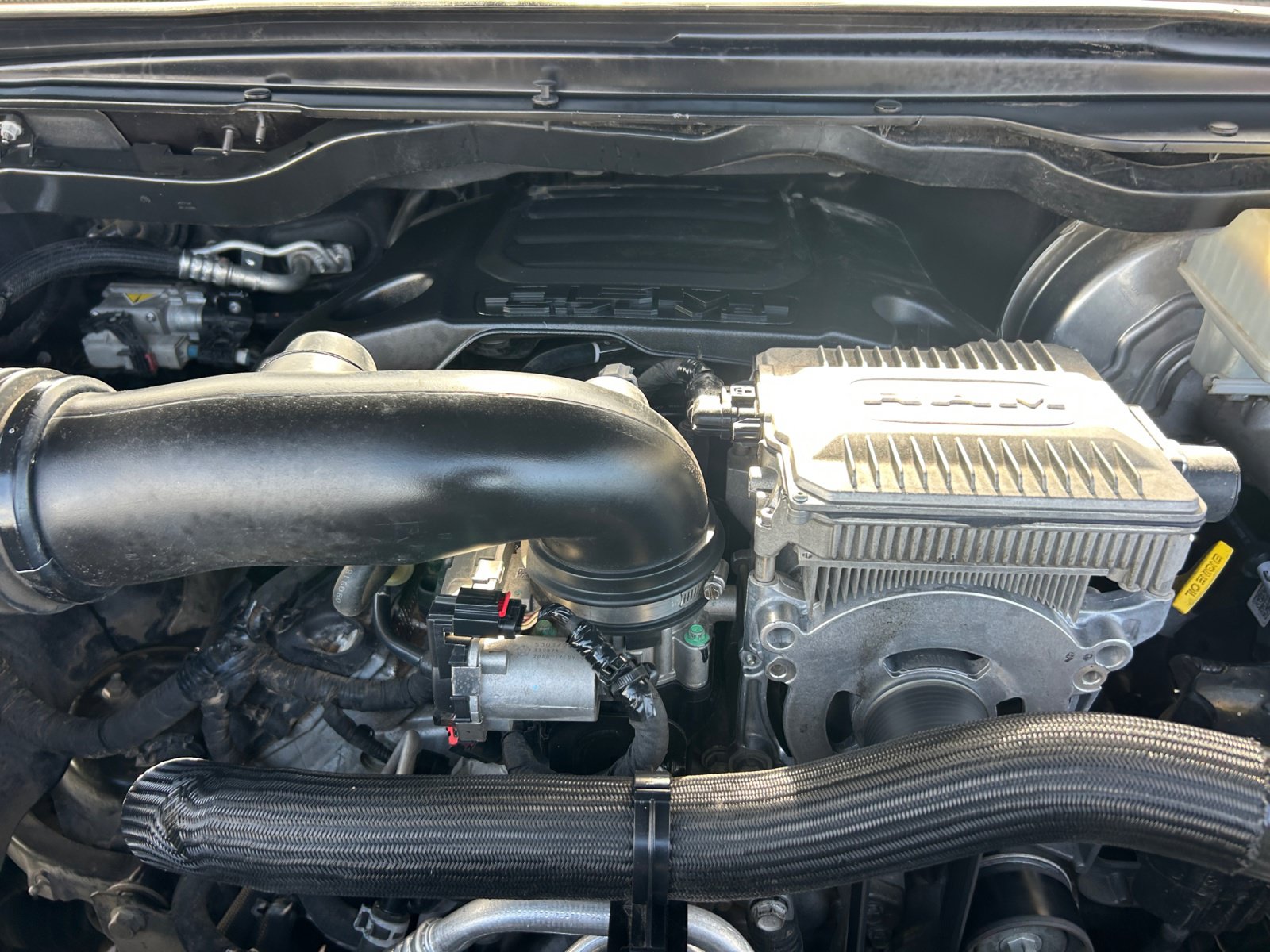 Used 2019 RAM 1500 Laramie w/ Sport Appearance Package AWD/4WD image 21