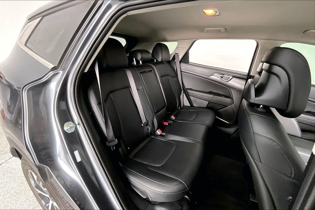 Used 2023 Kia Sportage EX image 34