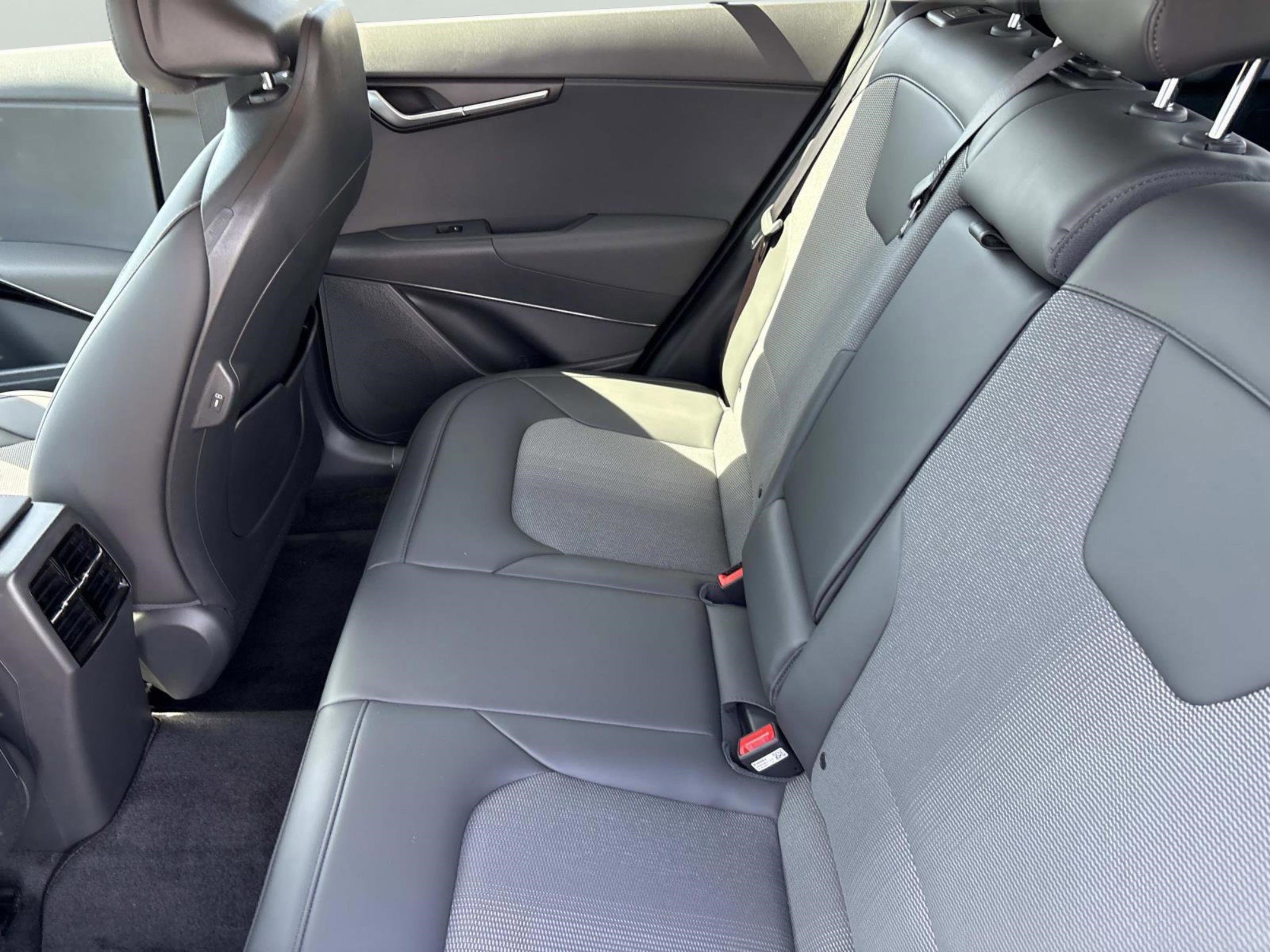 New 2026 Kia Niro EX image 17