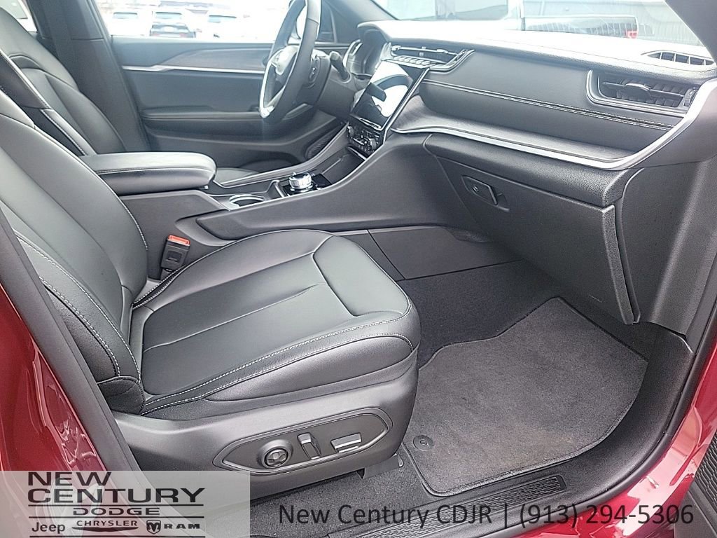 Used 2025 Jeep Grand Cherokee L Limited AWD/4WD image 21