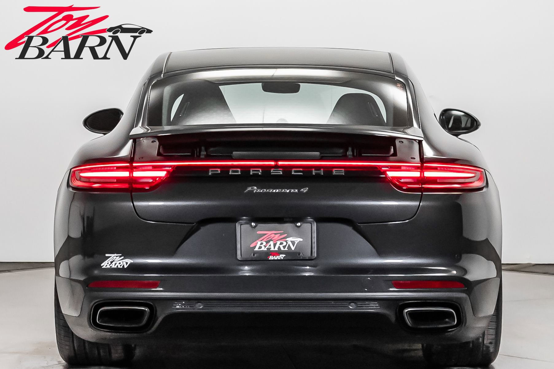 Used 2018 Porsche Panamera 4 image 4