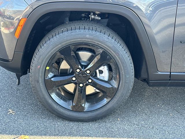 New 2025 Jeep Grand Cherokee L Limited w/ Black Appearance Package image 11