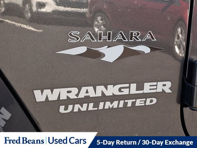 Used 2017 Jeep Wrangler Unlimited Sahara w/ Connectivity Group AWD/4WD image 31