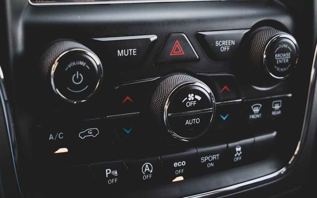 Used 2018 Jeep Grand Cherokee Limited image 17