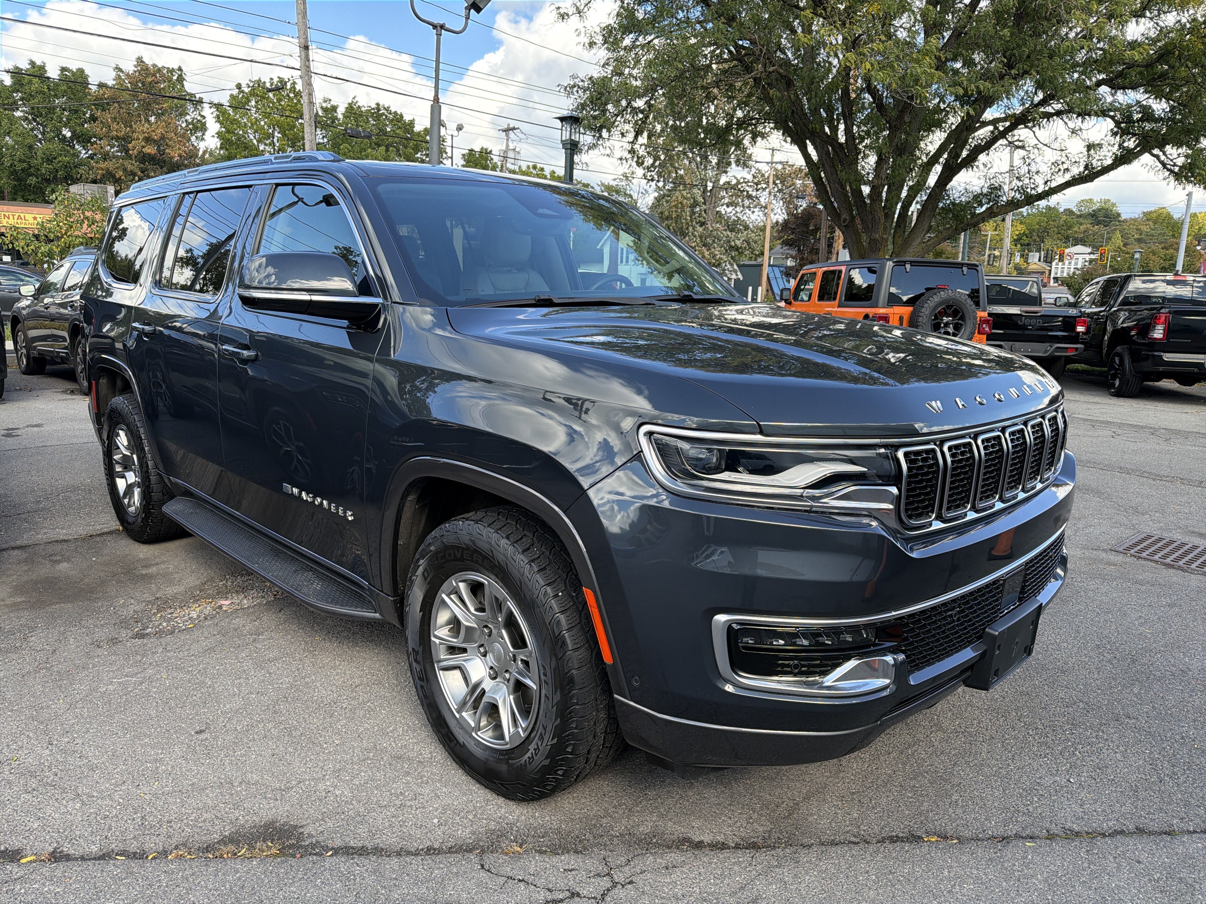 Used 2022 Jeep Wagoneer Series I AWD/4WD image 2