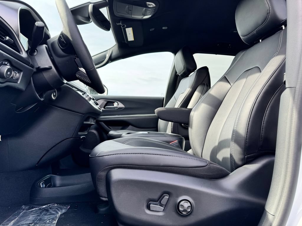 New 2026 Chrysler Pacifica Select FWD image 15