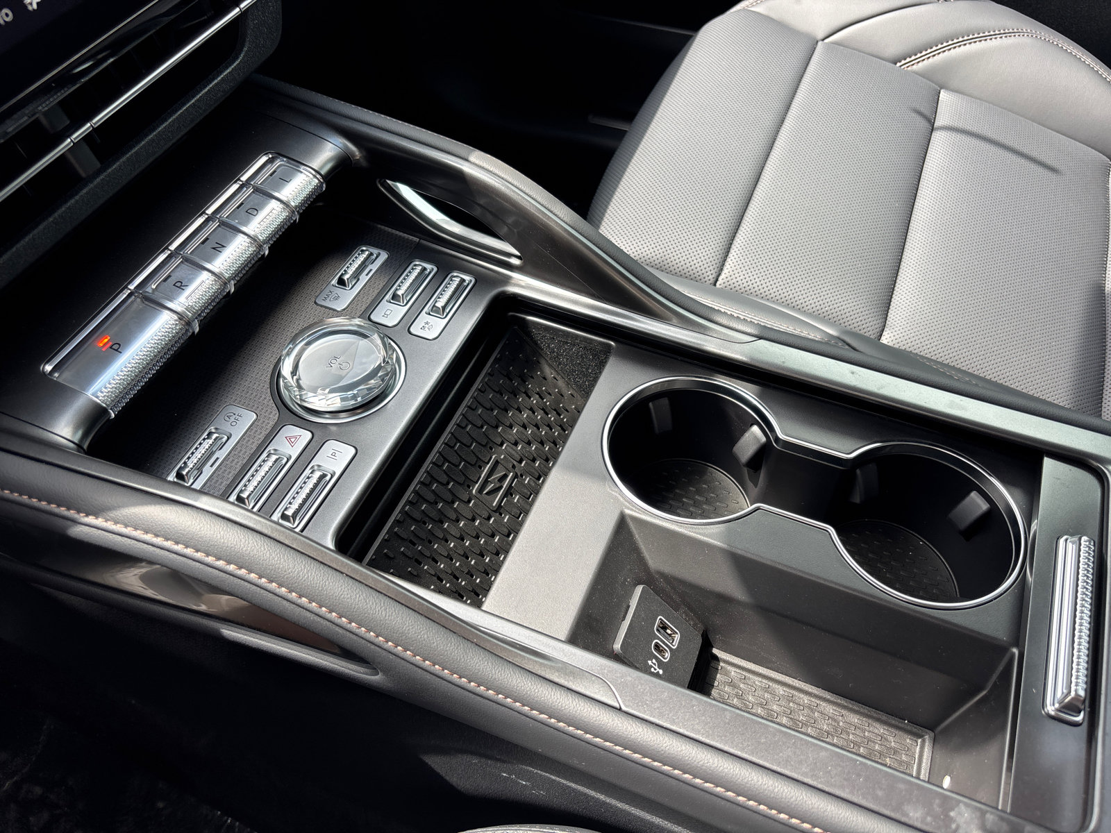 New 2026 Lincoln Nautilus Premier AWD/4WD image 24